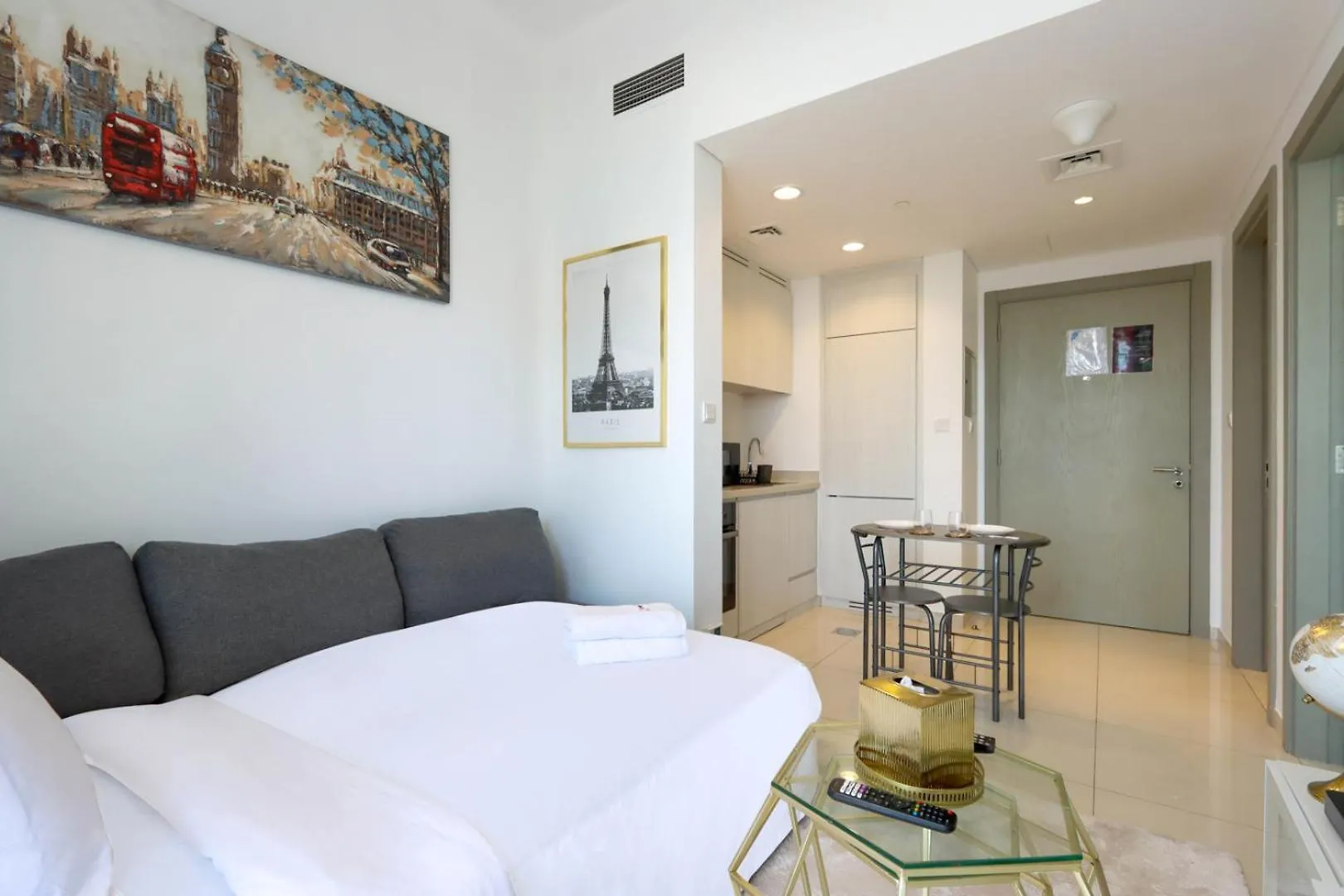 Canalfront Gem 1Br In Zada Tower By Livbnb Dubai United Arab Emirates