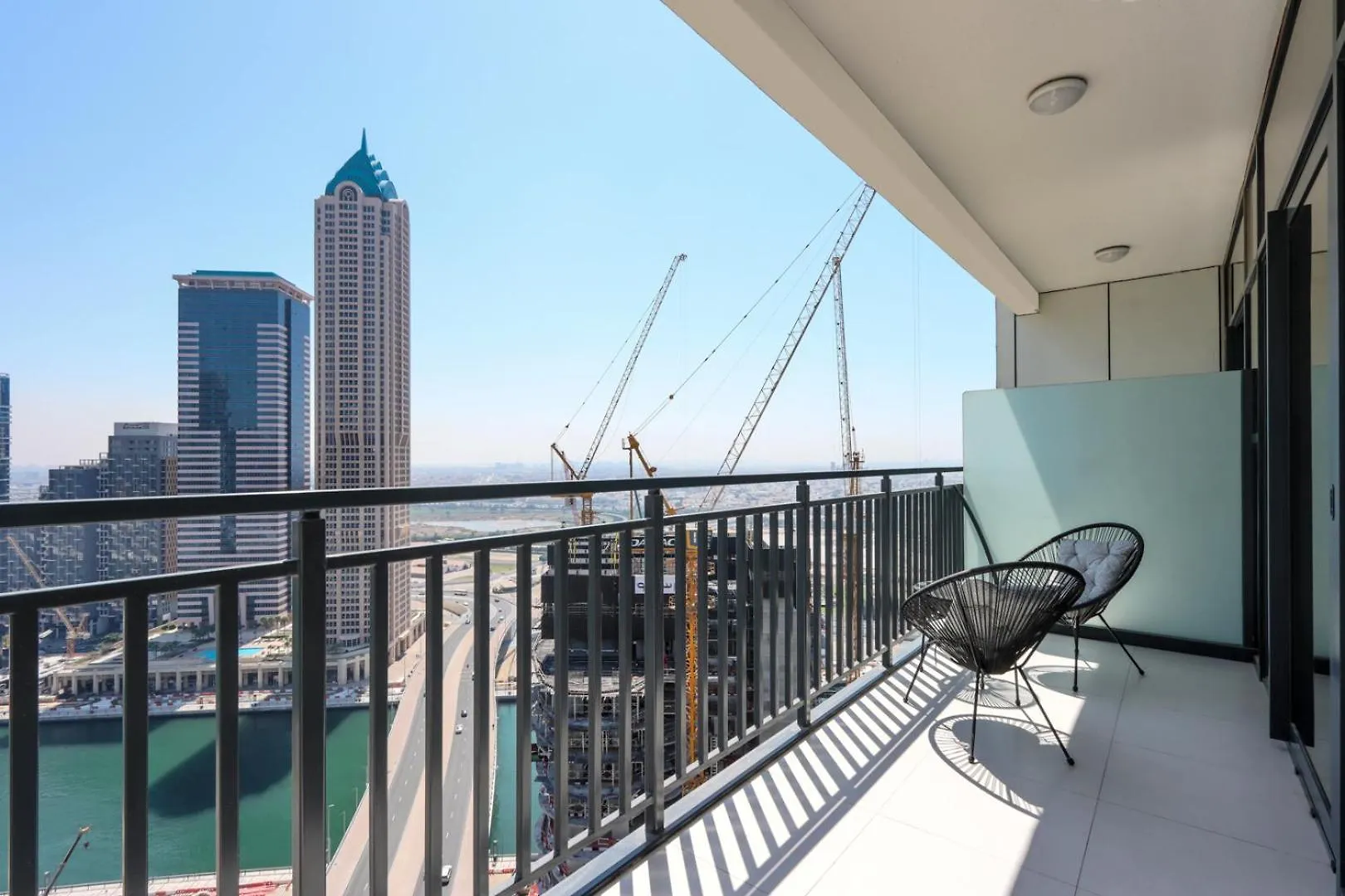 Canalfront Gem 1Br In Zada Tower By Livbnb Dubai 0*,