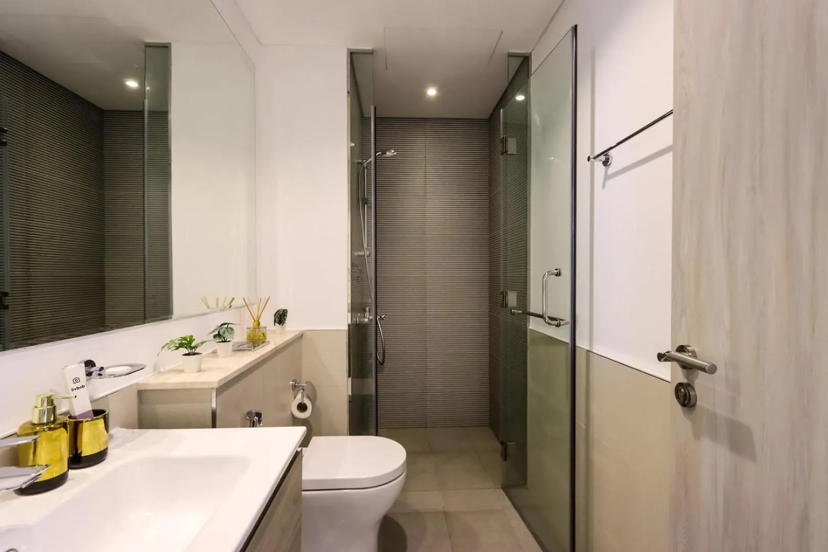 Canalfront Gem 1Br In Zada Tower By Livbnb Dubai Apartment