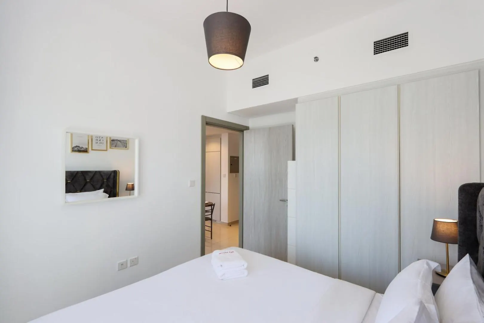 Canalfront Gem 1Br In Zada Tower By Livbnb Dubai 0*,
