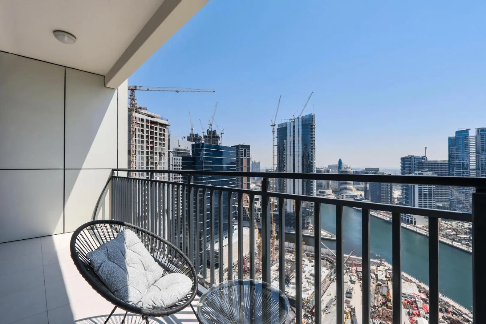 Apartment Canalfront Gem 1Br In Zada Tower By Livbnb Dubai United Arab Emirates